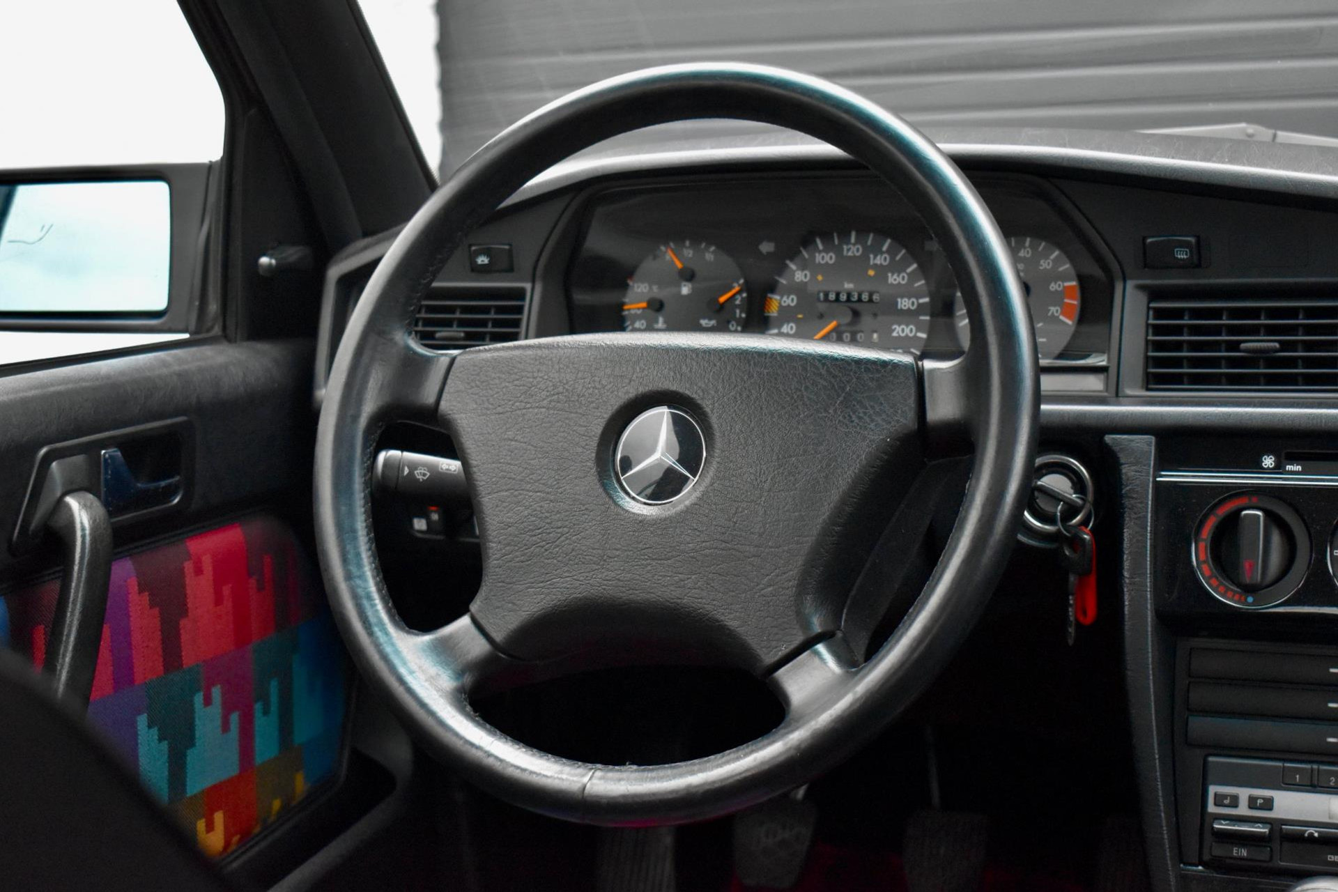 47832236-18.jpg
