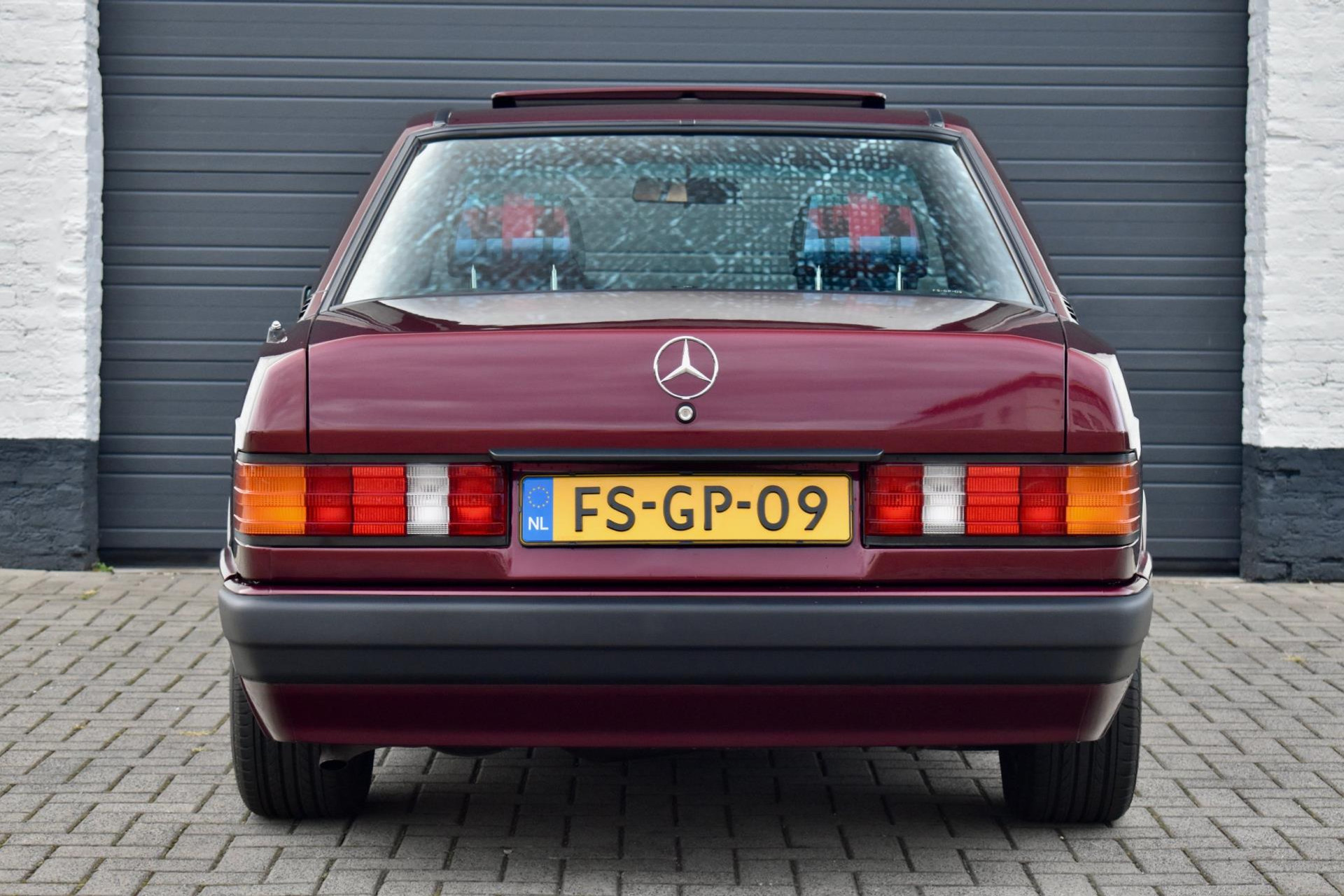 47832236-5.jpg