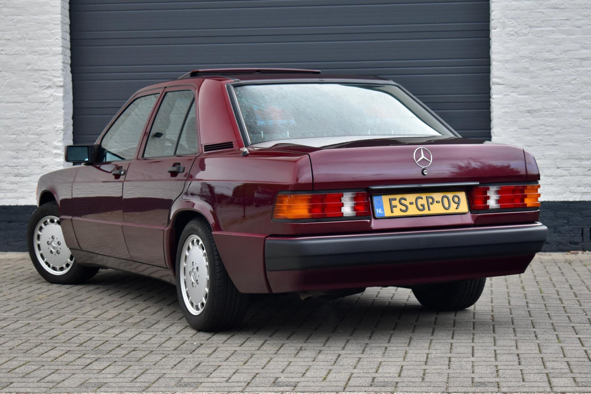 47832236-6.jpg