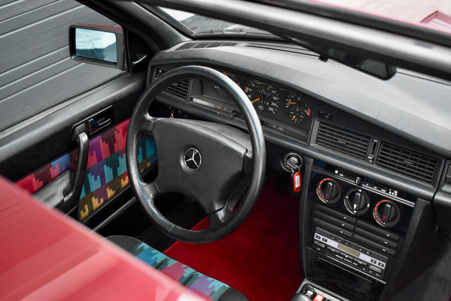 47832236-8.jpg