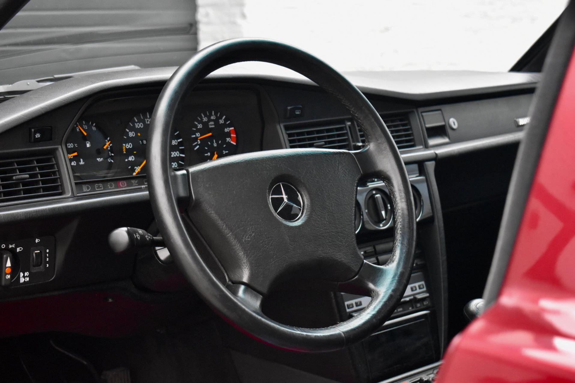 47832236-9.jpg