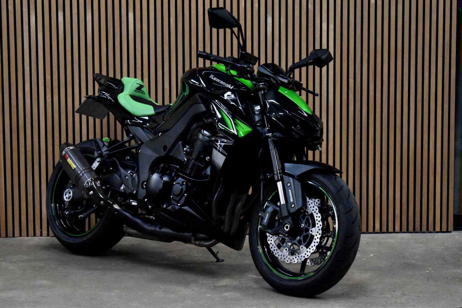 56014784-0.jpg